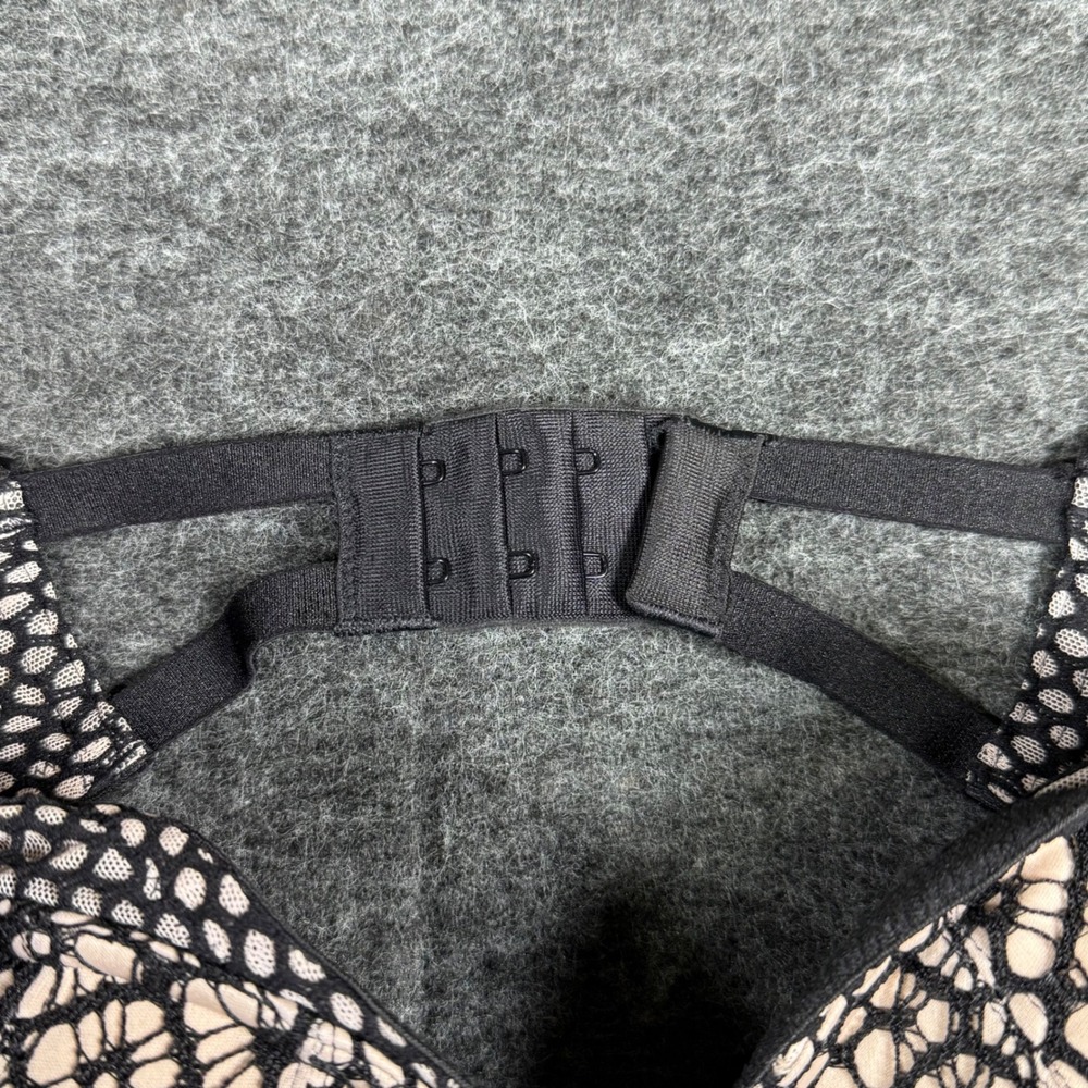 Victoria's Secret Very Sexy Lightly Lined Plunge Double Push Up Bra 32DD Lace - Picture 2 of 5
